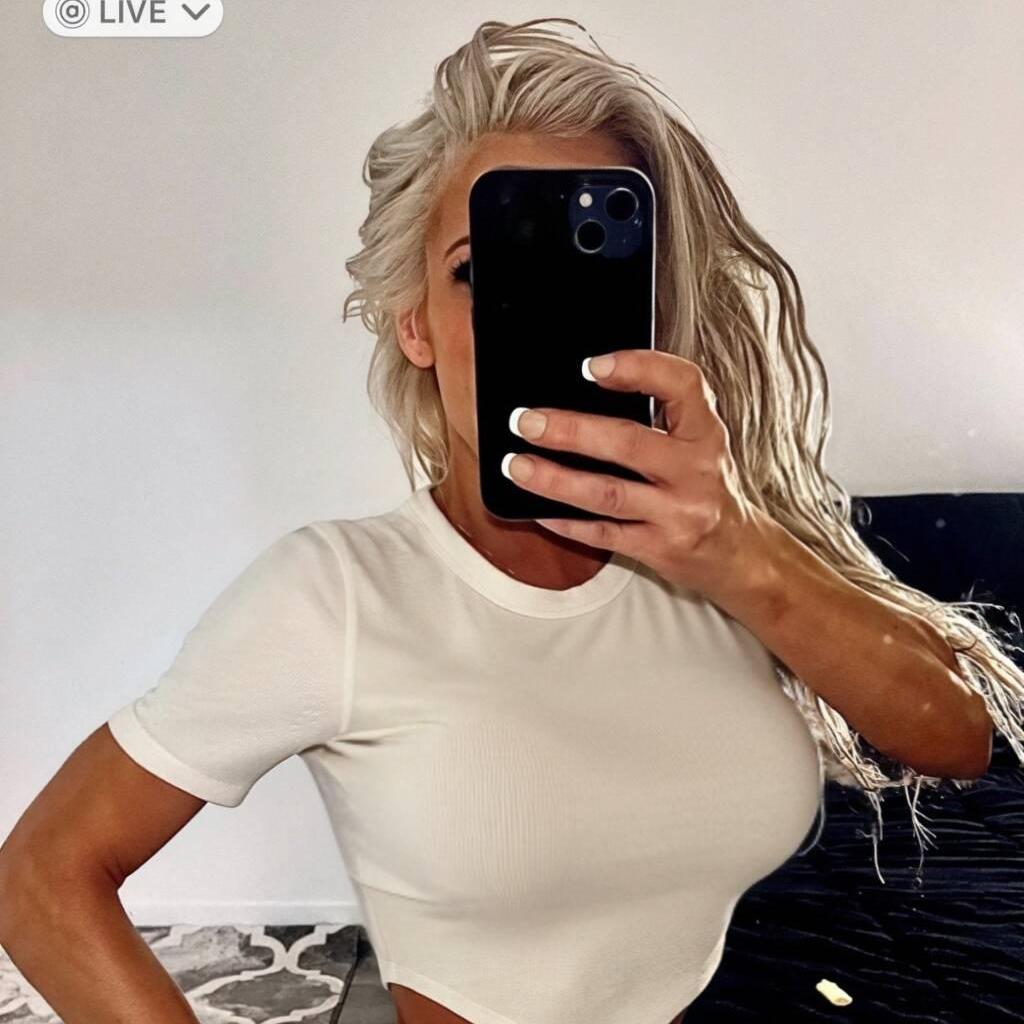 
                        Charlie
                     is Female Escorts. | Barrie | Ontario | Canada | canadatopescorts.com 