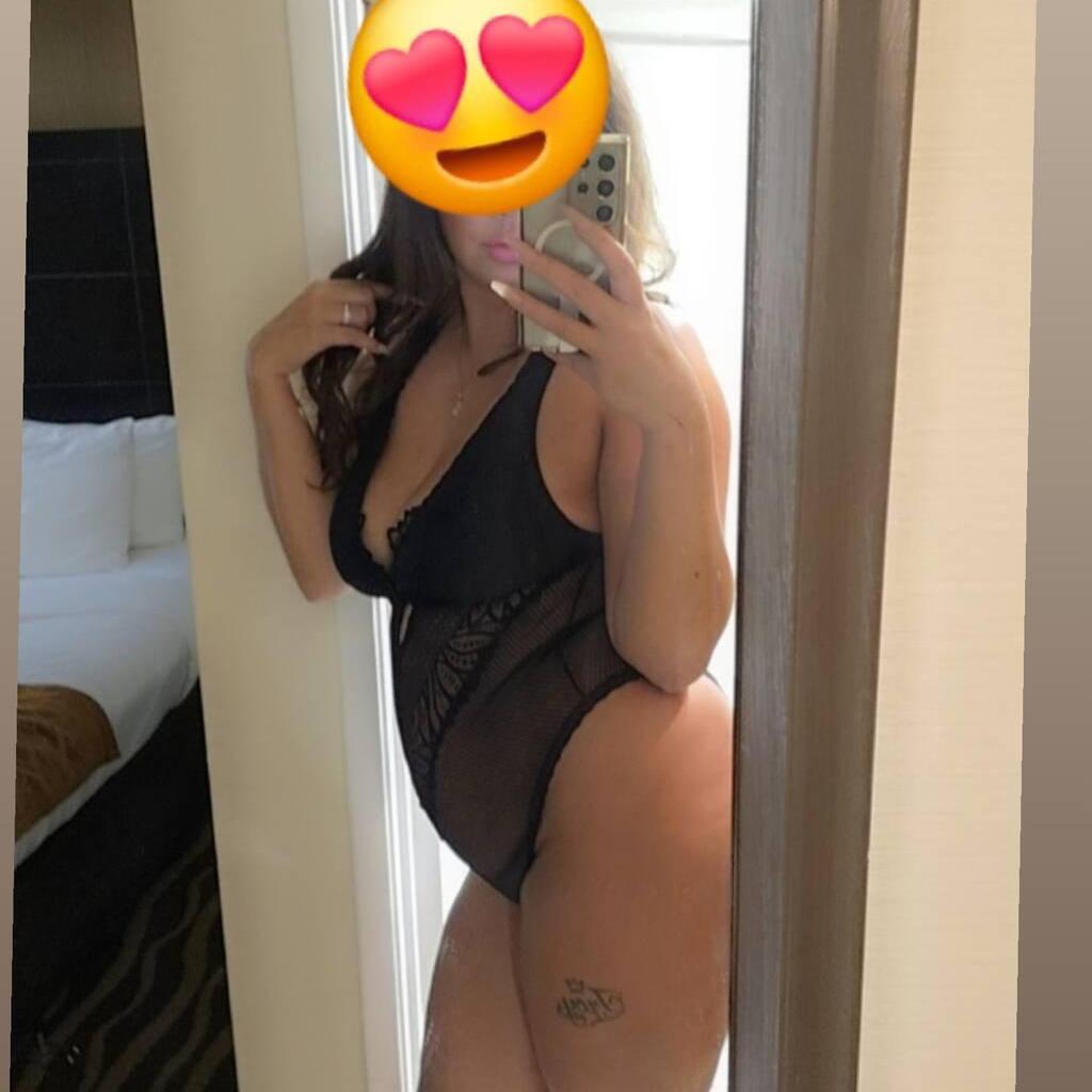
                        Selena
                     is Female Escorts. | Barrie | Ontario | Canada | canadatopescorts.com 