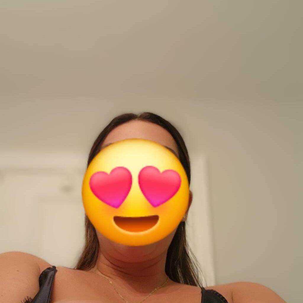 
                        Selena
                     is Female Escorts. | Barrie | Ontario | Canada | canadatopescorts.com 