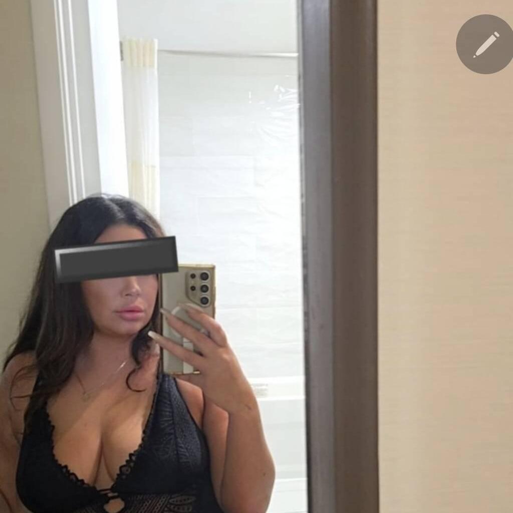 
                        Selena
                     is Female Escorts. | Barrie | Ontario | Canada | canadatopescorts.com 