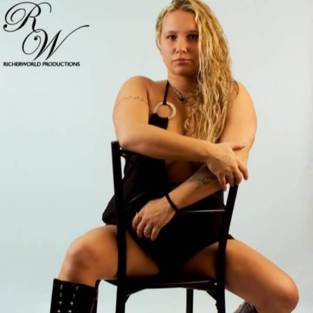 
                        JENNA LEE MOORE
                     is Female Escorts. | windsor | Ontario | Canada | canadatopescorts.com 