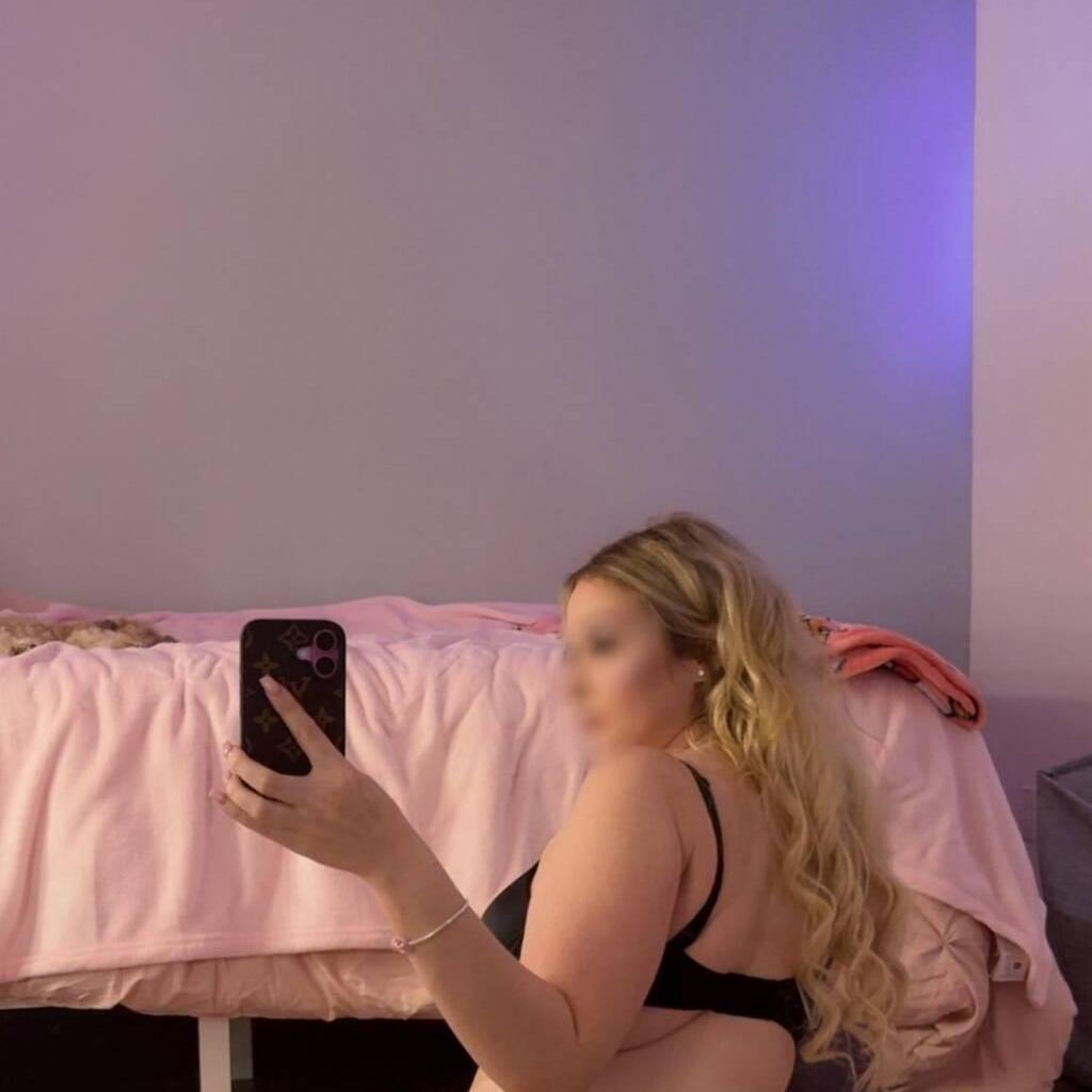 
                        Layla snow
                     is Female Escorts. | Niagara | Ontario | Canada | canadatopescorts.com 