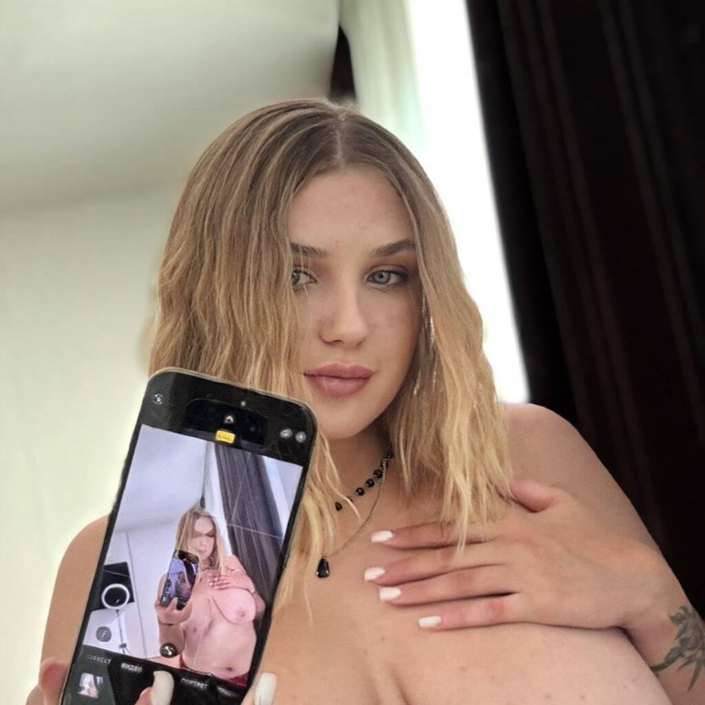 
                        Liza
                     is Female Escorts. | Kingston | Ontario | Canada | canadatopescorts.com 
