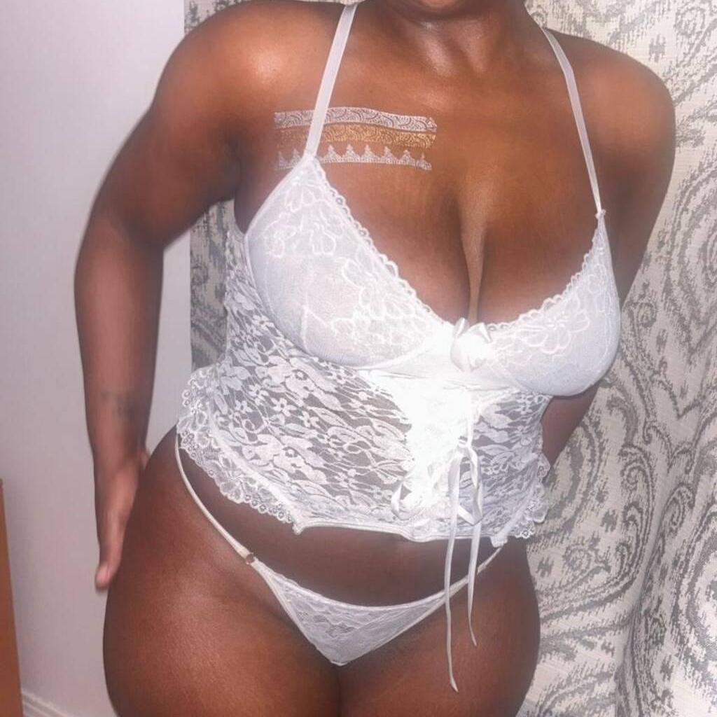 
                        Cloe
                     is Female Escorts. | Montreal | Quebec | Canada | canadatopescorts.com 