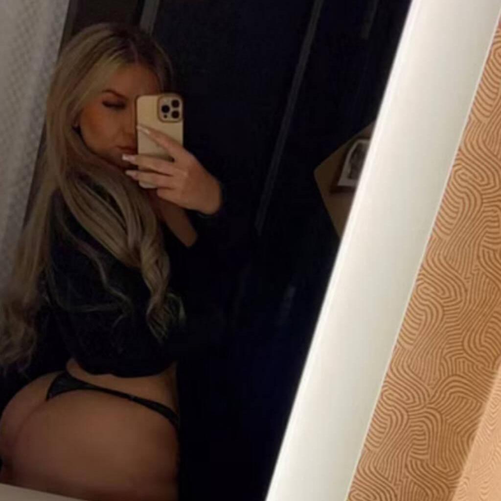 
                        Barbie
                     is Female Escorts. | Hamilton | Ontario | Canada | canadatopescorts.com 
