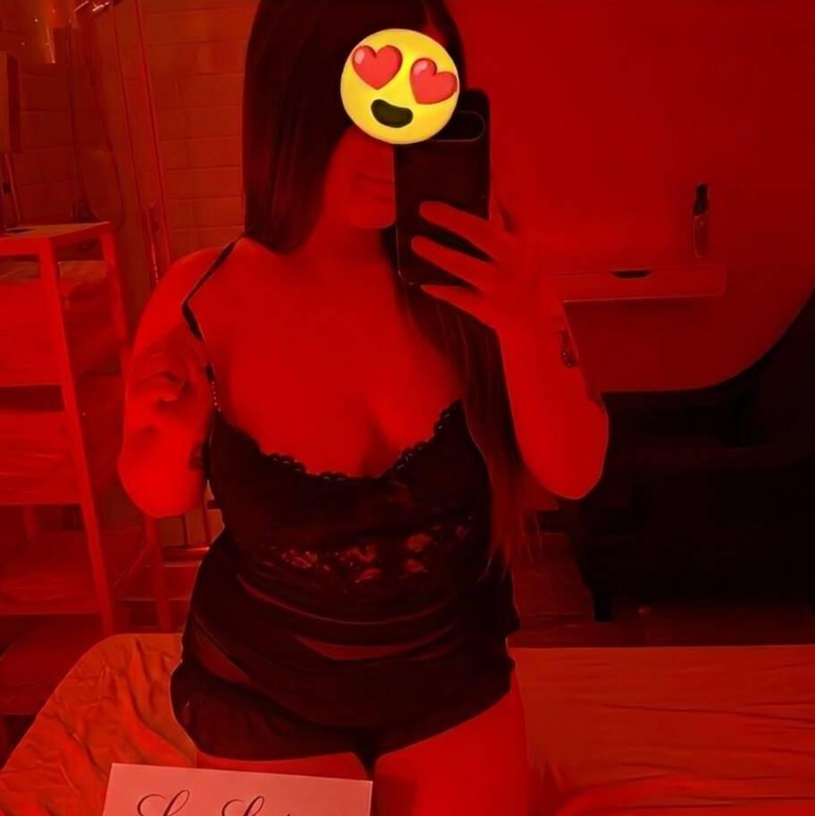 
                        Roxy
                     is Female Escorts. | Vancouver | British Columbia | Canada | canadatopescorts.com 