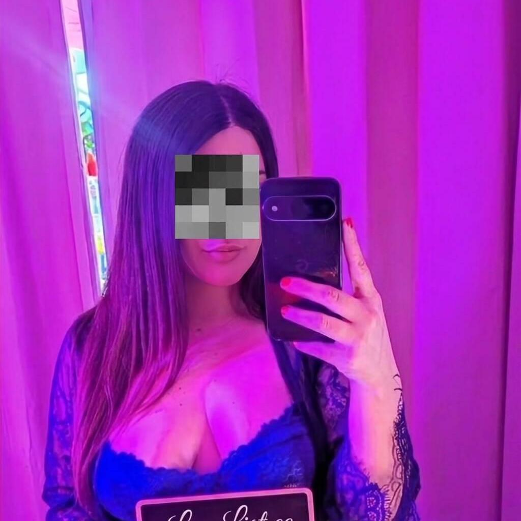 
                        Roxy
                     is Female Escorts. | Vancouver | British Columbia | Canada | canadatopescorts.com 