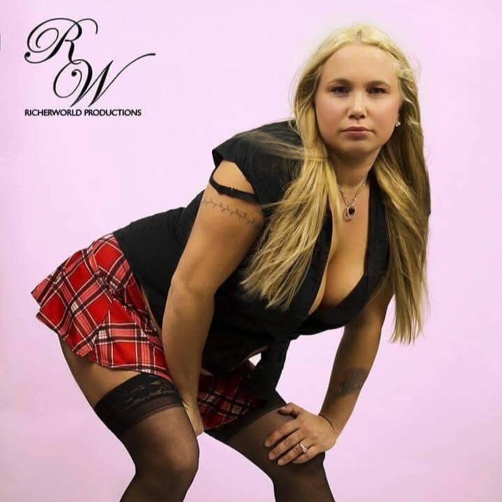 
                        JENNA LEE MOORE
                     is Female Escorts. | windsor | Ontario | Canada | canadatopescorts.com 