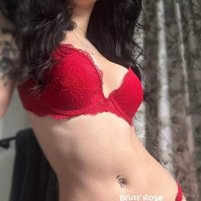 
                        Briar Rose
                     is Female Escorts. | Comox Balley | British Columbia | Canada | canadatopescorts.com 