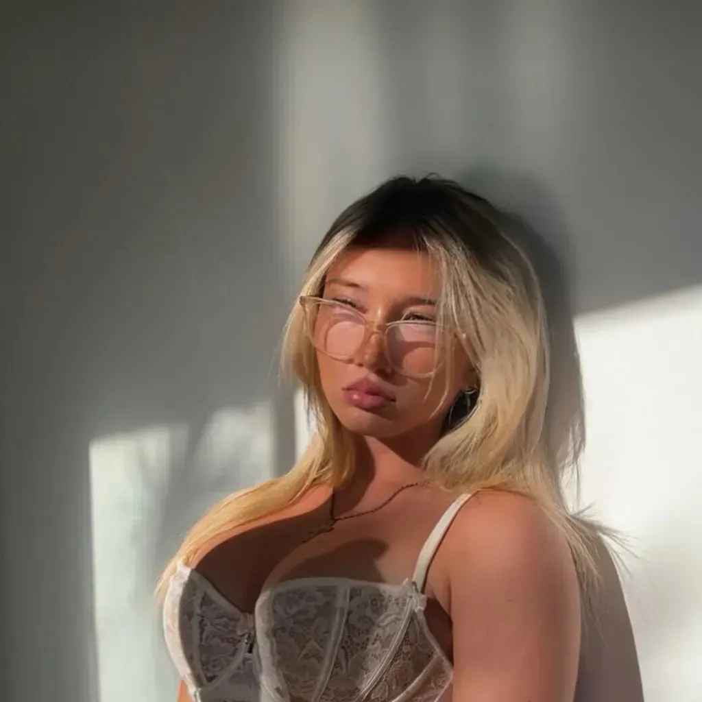 
                        dakota
                     is Female Escorts. | Moncton | New Brunswick | Canada | canadatopescorts.com 