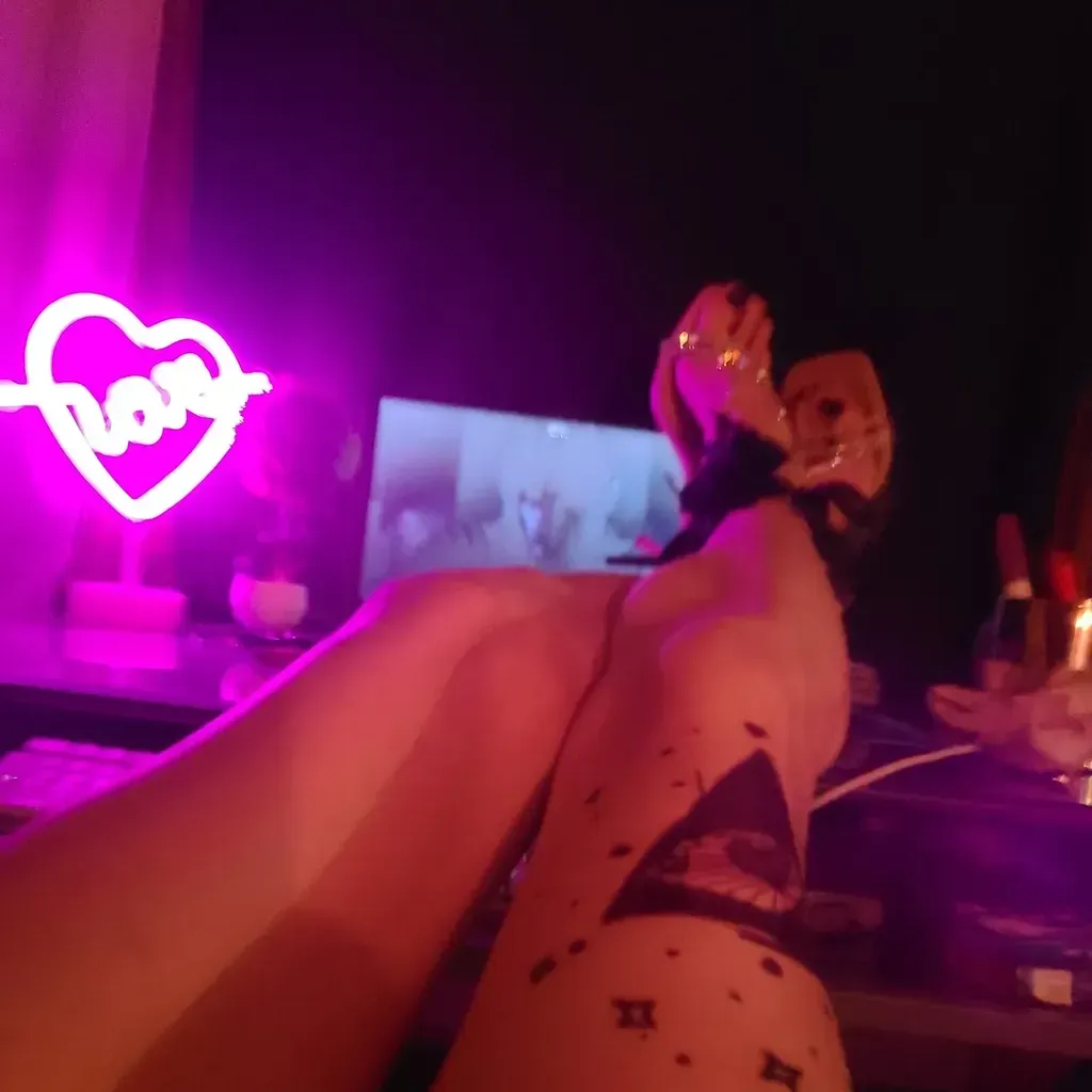 
                        Moet
                     is Female Escorts. | Barrie | Ontario | Canada | canadatopescorts.com 