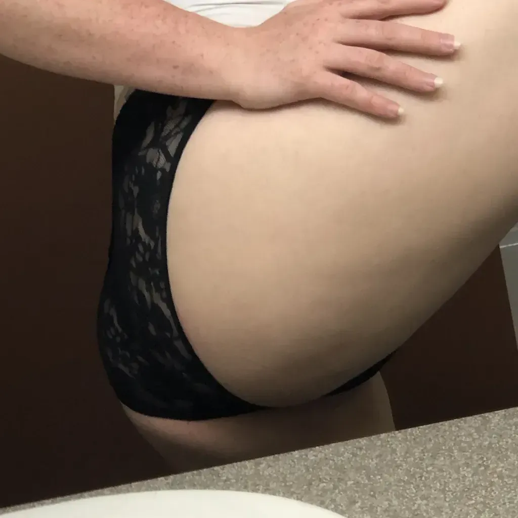 
                        Molly
                     is Female Escorts. | Hamilton | Ontario | Canada | canadatopescorts.com 