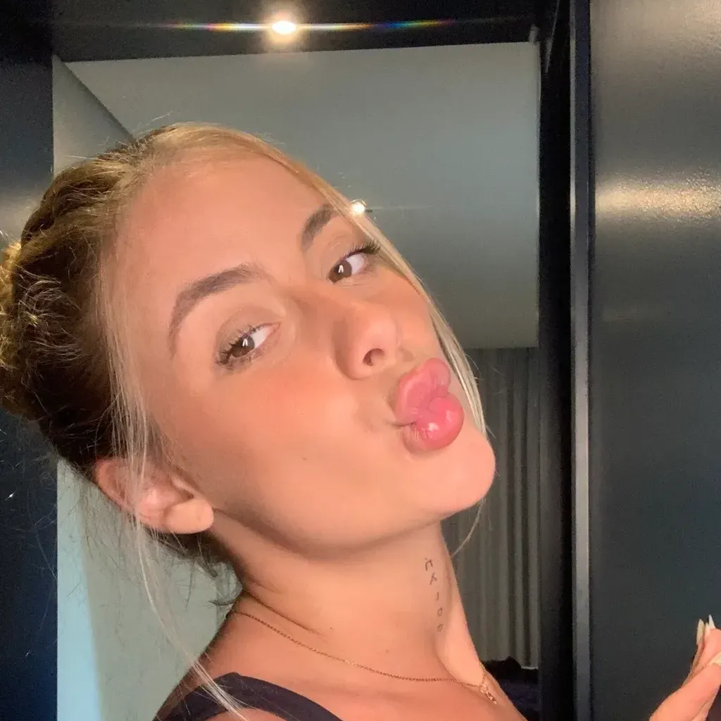 
                        Madison
                     is Female Escorts. | Winnipeg | Manitoba | Canada | canadatopescorts.com 