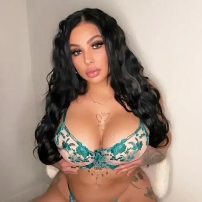 
                        Mona
                     is Female Escorts. | Owen Sound | Ontario | Canada | canadatopescorts.com 