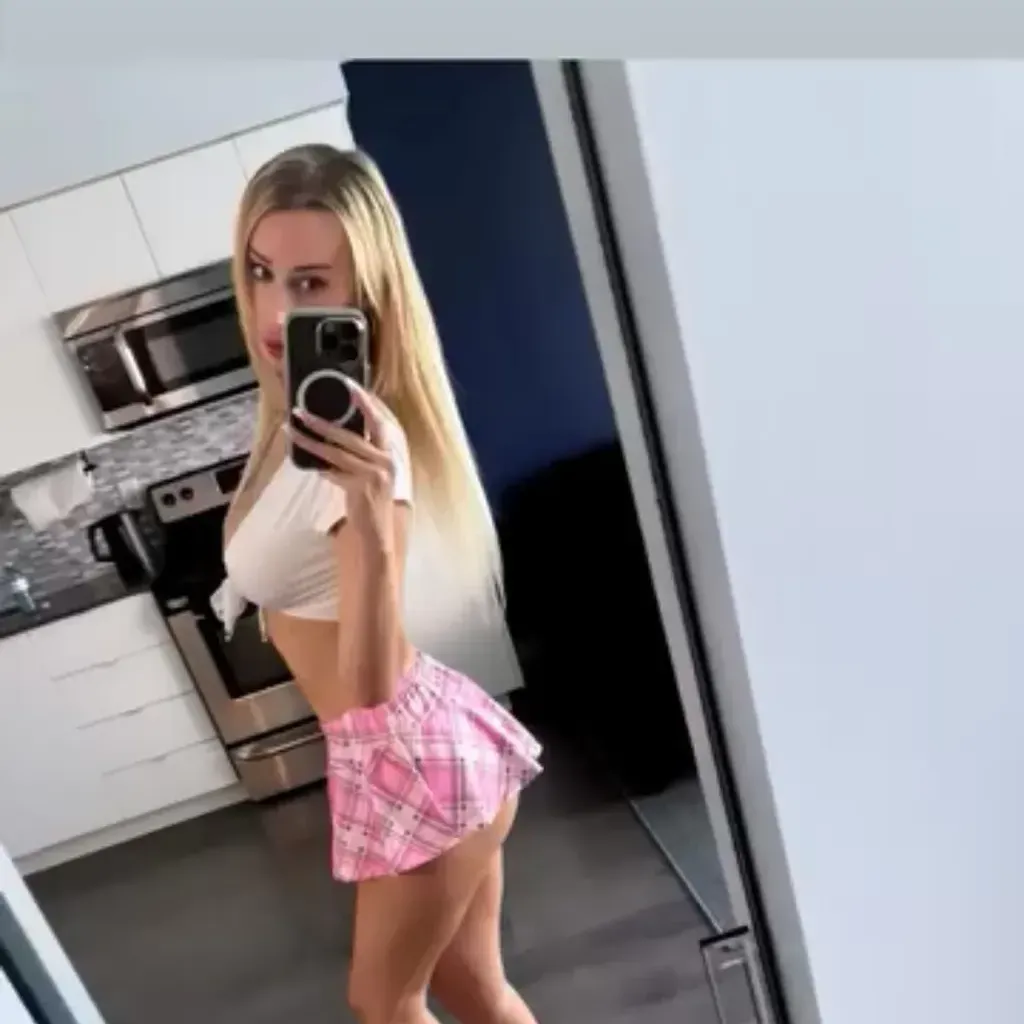 
                        Emma
                     is Female Escorts. | Toronto | Ontario | Canada | canadatopescorts.com 