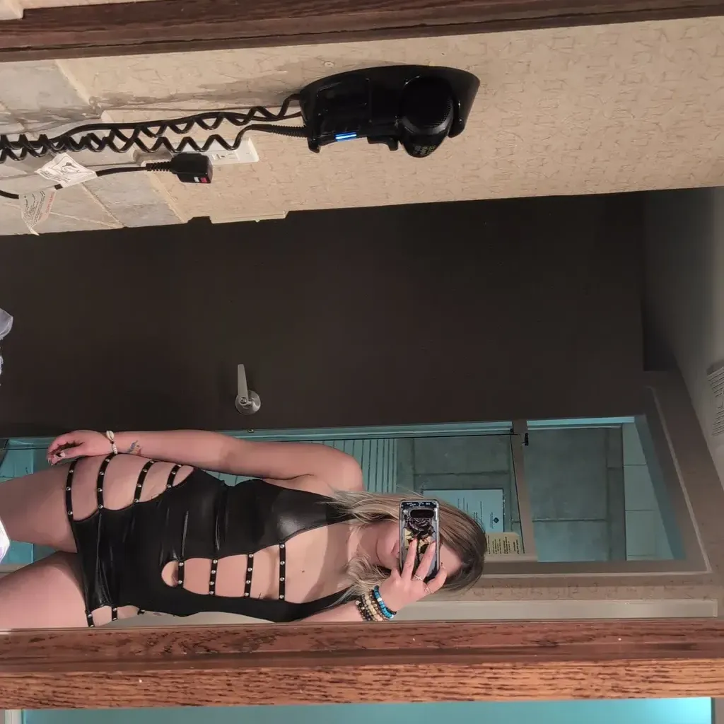 
                        Evelyn
                     is Female Escorts. | Calgary | Alberta | Canada | canadatopescorts.com 
