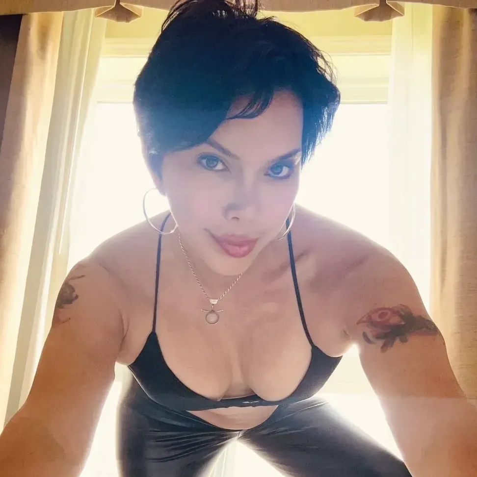 
                        Allie Zeon
                     is Female Escorts. | Brandon | Manitoba | Canada | canadatopescorts.com 