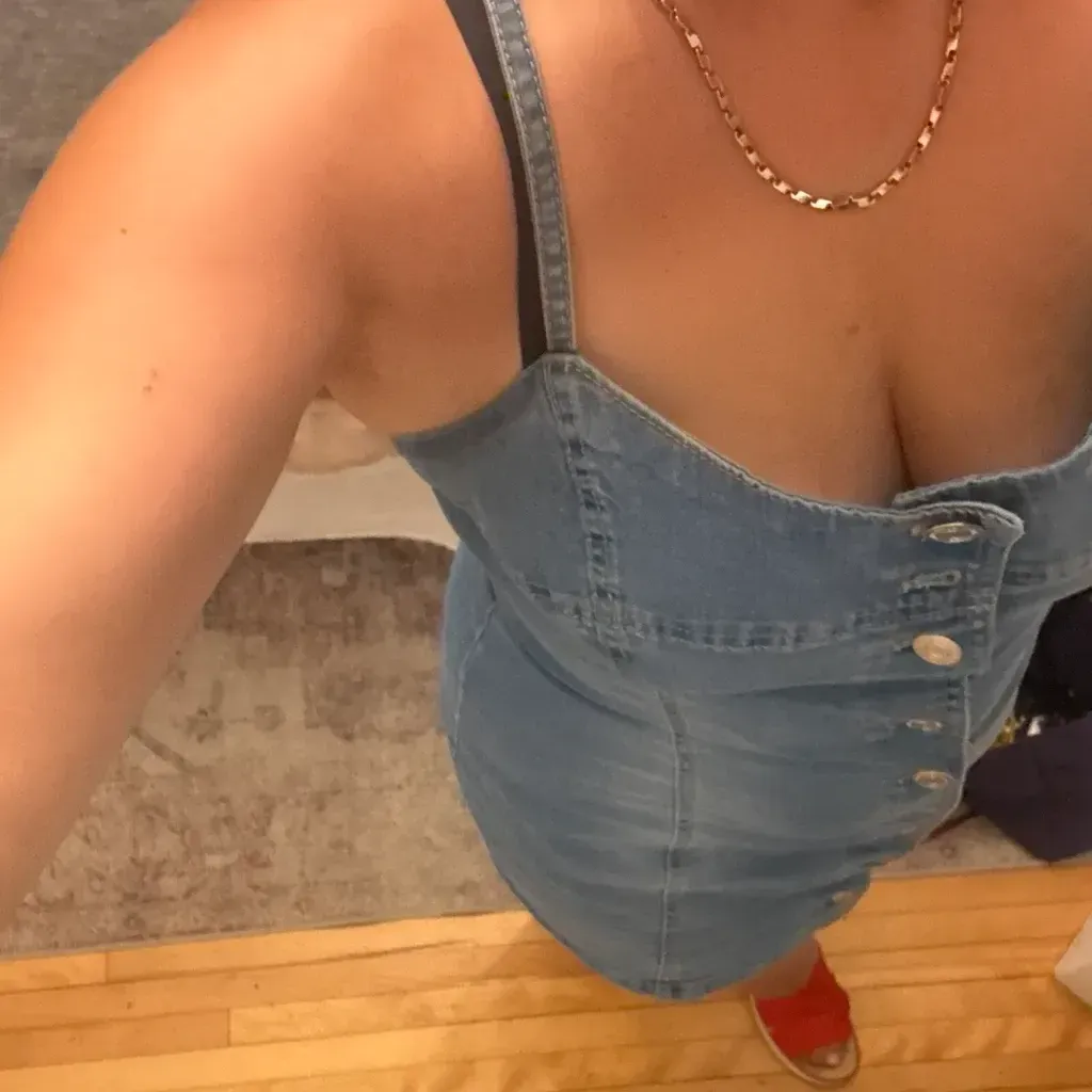 
                        Molly
                     is Female Escorts. | Moncton | New Brunswick | Canada | canadatopescorts.com 