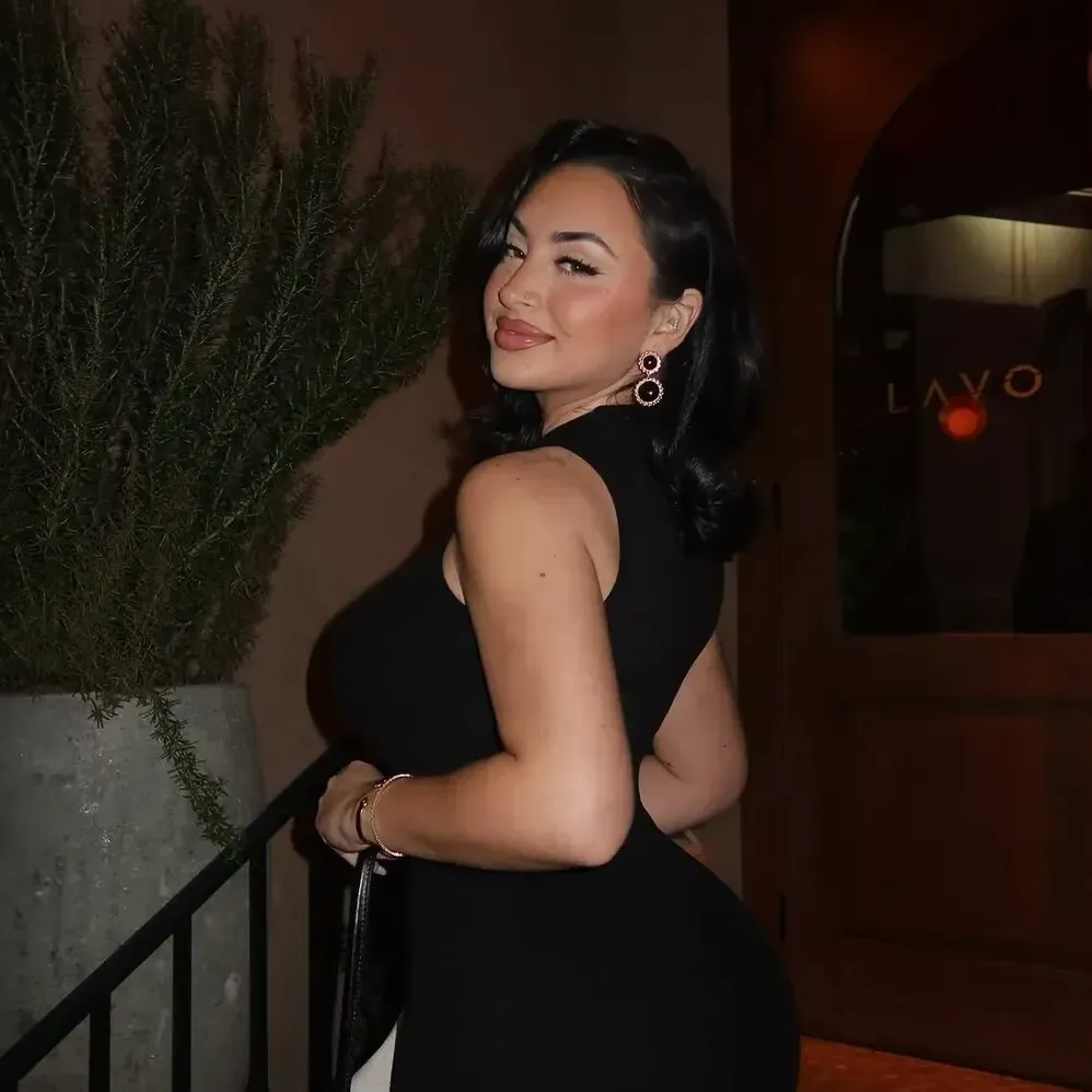 
                        SAHLT
                     is Female Escorts. | Sarnia | Ontario | Canada | canadatopescorts.com 