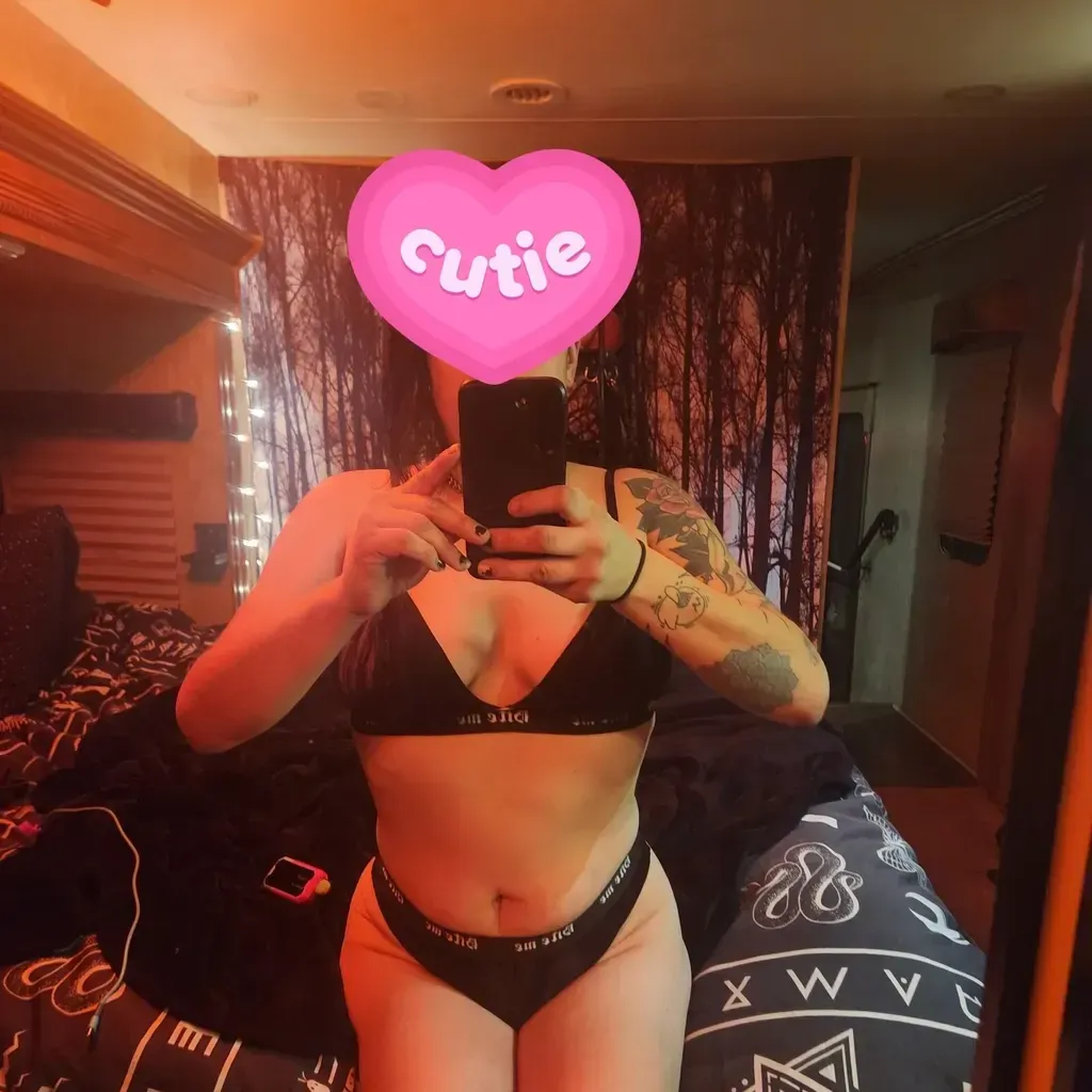 
                        Dahlia Dixon
                     is Female Escorts. | Comox Balley | British Columbia | Canada | canadatopescorts.com 