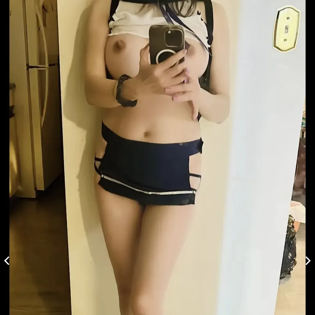 
                        Helen
                     is Female Escorts. | Vancouver | British Columbia | Canada | canadatopescorts.com 