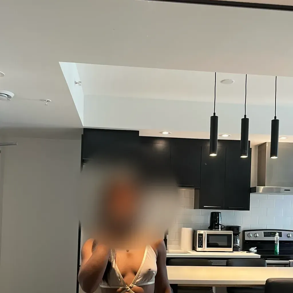 
                        Zelle
                     is Female Escorts. | Kingston | Ontario | Canada | canadatopescorts.com 