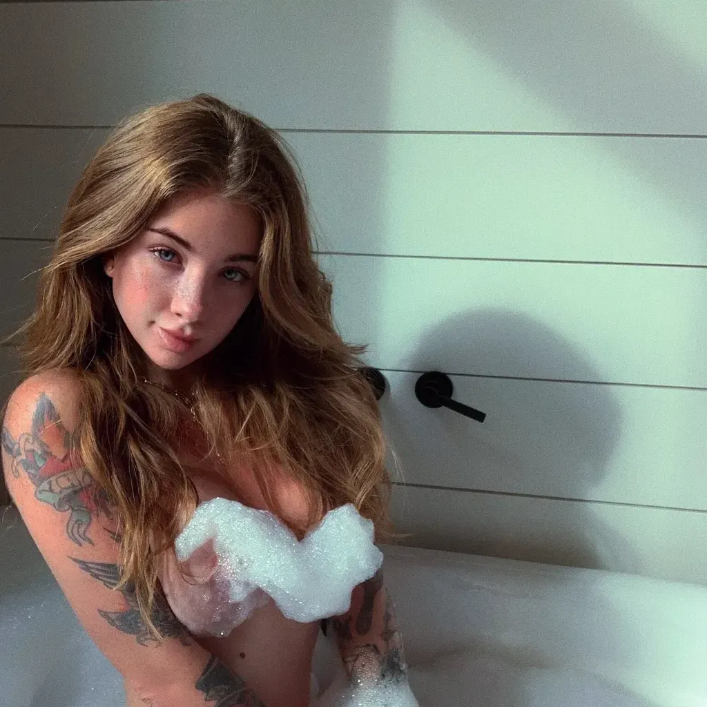 
                        Scarlett
                     is Female Escorts. | Lethbridge | Alberta | Canada | canadatopescorts.com 