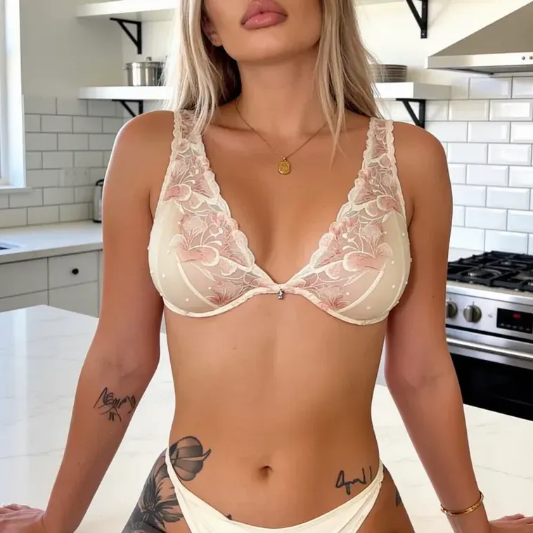 
                        Sienna Lux
                     is Female Escorts. | Regina | Saskatchewan | Canada | canadatopescorts.com 