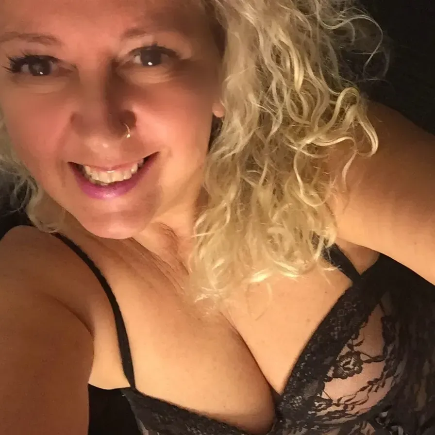 
                        Amber
                     is Female Escorts. | Toronto | Ontario | Canada | canadatopescorts.com 